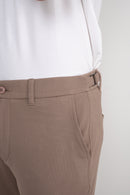 Calça Alfaiataria Masculina em Malha Premium com Ajuste Lateral
